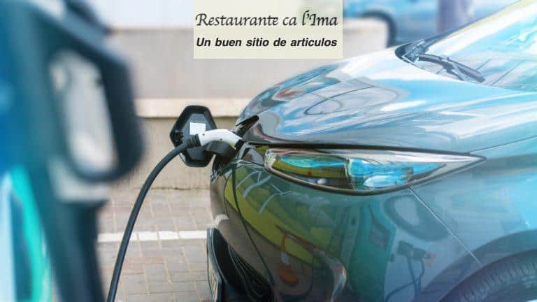 cargando vehículo electrico